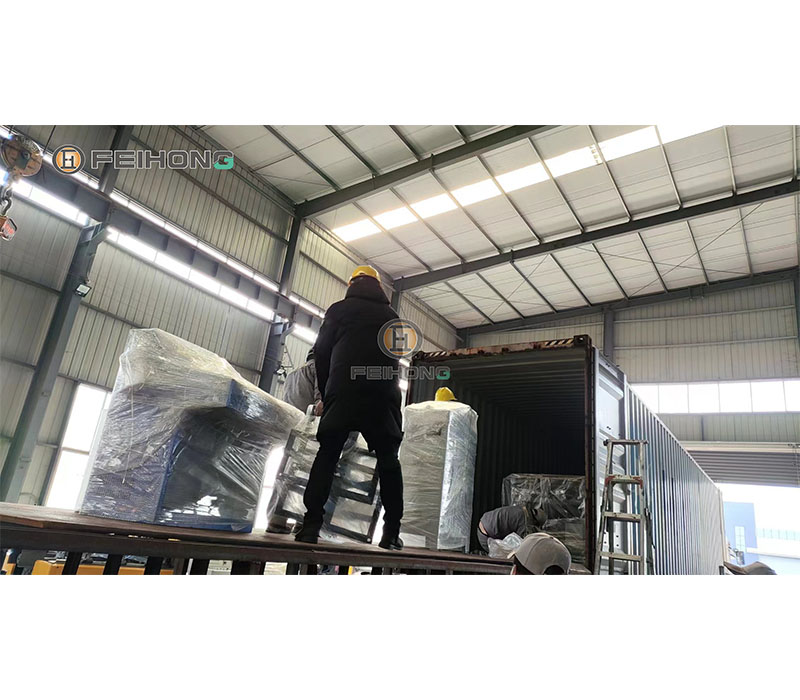 喜讯!热烈庆祝飞宏5套数控钢筋加工设备装车完毕顺利发出 喜讯!热烈庆祝飞宏5套数控钢筋加工设备装车完毕顺利发出